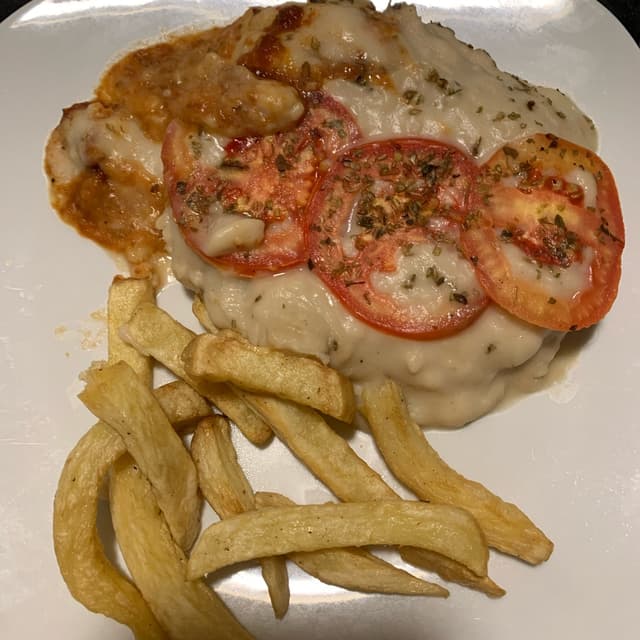 菜肴“Milanesa De Seitan napolitana”的照片