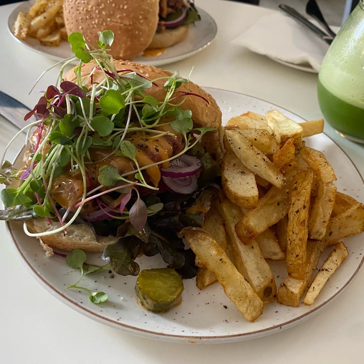 photo of The Break Room Basic Beyond Burger shared by @ameliastrachan on  05 Feb 2022 - review