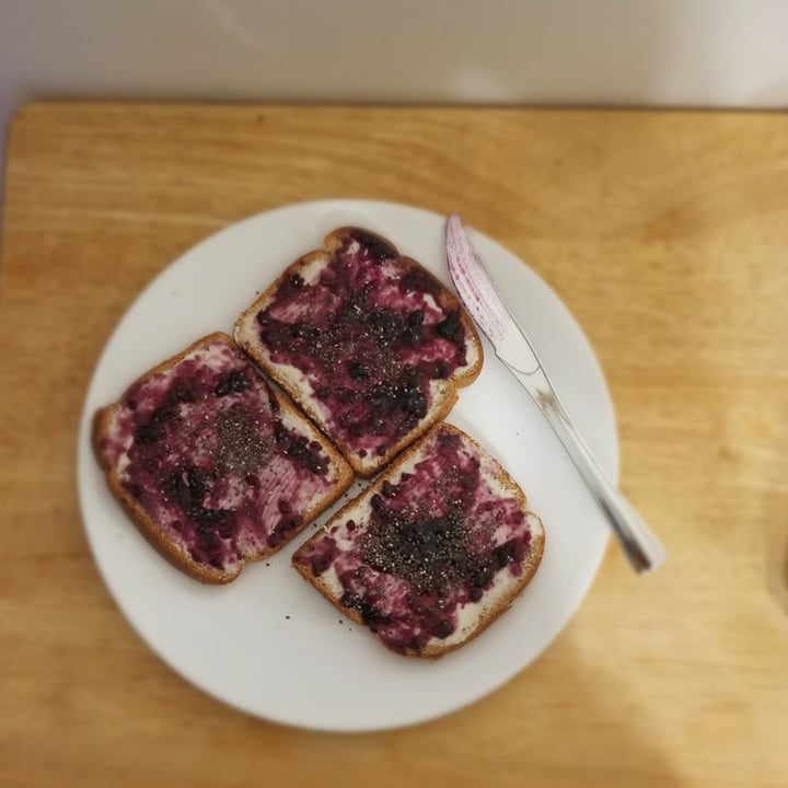 review photo of Miyoko's Creamery Organic Cultured Vegan Cream Cheese Classic Plain shared by @laurag034 on 13 Dec 2019 - review