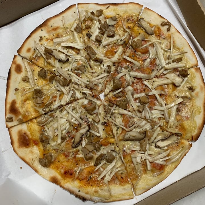 photo of WS Deli Experience Store Truffle Porcini Funghi Pizza shared by @huanglee on  24 Jul 2021 - review