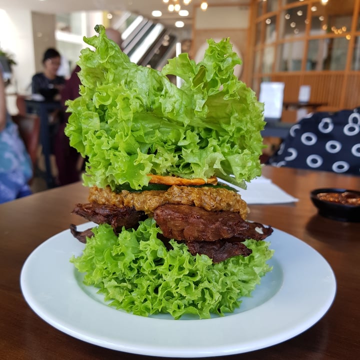 photo of nomVnom Bistro Tempeh Rendang burger shared by @shanna on  05 Dec 2020 - review