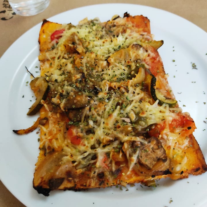 photo of La Riera Pizza vegana shared by @paquitorres on  04 Jun 2021 - review