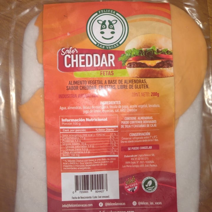 photo of Felices Las Vacas Queso Cheddar en Fetas shared by @sofia8 on  04 Dec 2021 - review