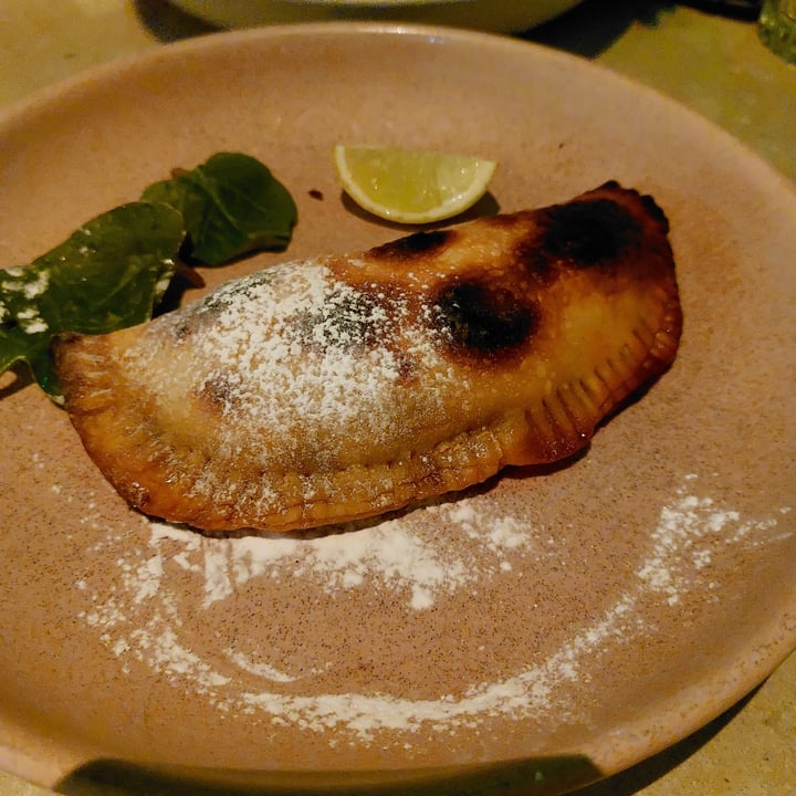 review photo of MudrĂĄ Empanada de portobelos shared by @vegancricket on 09 Jan 2022 - review