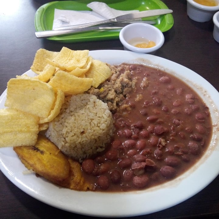 review photo of Bulevar Sésamo Vegetariano Bandeja Paisa shared by @fabillous on 27 May 2020 - review