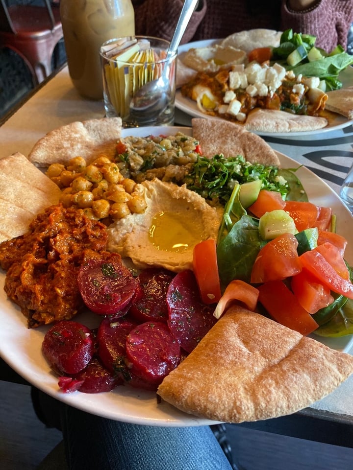 photo of La Shuk Vegan platter shared by @miches-come-true on  12 Dec 2019 - review