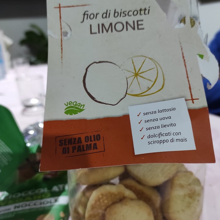photo of Fior di Loto Fior di biscotti limone shared by @crissoliver on  20 Mar 2022 - review