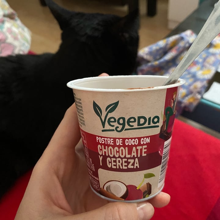 review photo of Vegedia Postre De Coco Con Chocolate Y Cereza shared by @sarawweir on 29 Oct 2022 - review