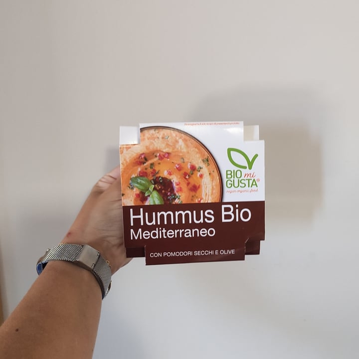 photo of Biomigusta Hummus Bio Mediterraneo Con Pomodori Secchi E olive shared by @tastyveg on  02 Oct 2021 - review