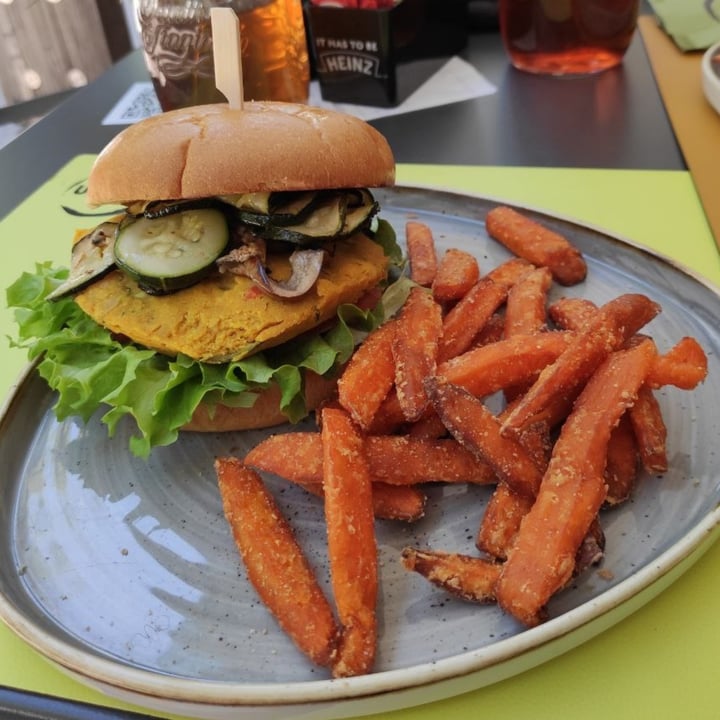 review photo of Urban Coffee Lab | 📍Albere Burger Veggy shared by @elisshaze on 16 Apr 2022 - review