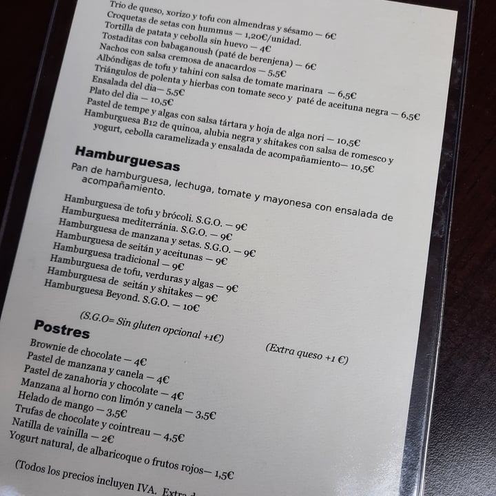 review photo of B-12 Restaurant Bar Vegà Trio de dados de queso, chorizo y tofu ahumado shared by @omilla on 20 Apr 2022 - review