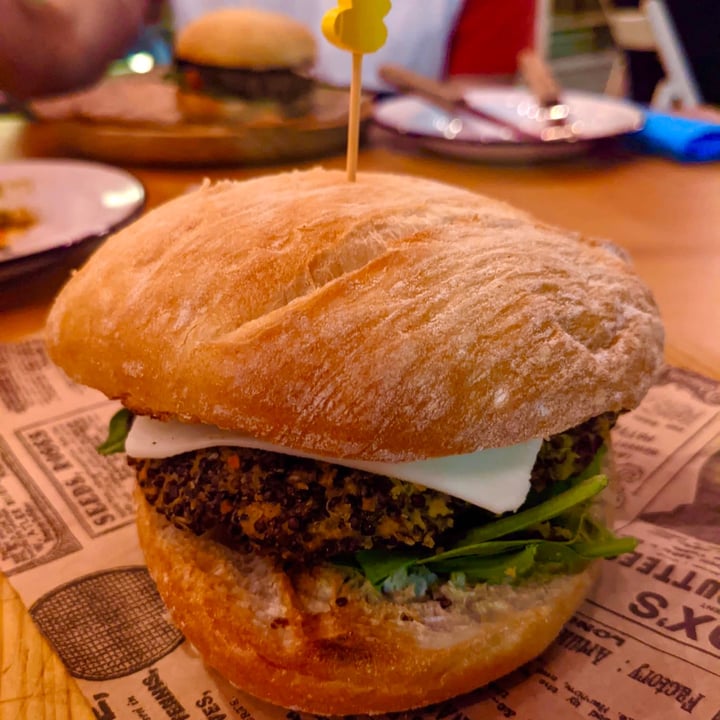 review photo of Cuba De Janeiro Hamburguesa de quinoa shared by @virginiareyg on 12 Sep 2020 - review
