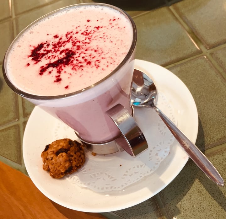 photo of Privé Tiong Bahru Beetroot Soy Latte shared by @plantbasedlifestyle on  04 Dec 2019 - review