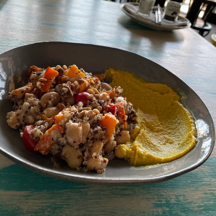 review photo of Lexi's Healthy Eatery Blush Bowl shared by @veg-eater-cam on 12 Oct 2021 - review