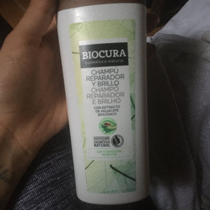 photo of Biocura Champú Reparador y Brillo shared by @lauramartin on  21 Aug 2022 - review