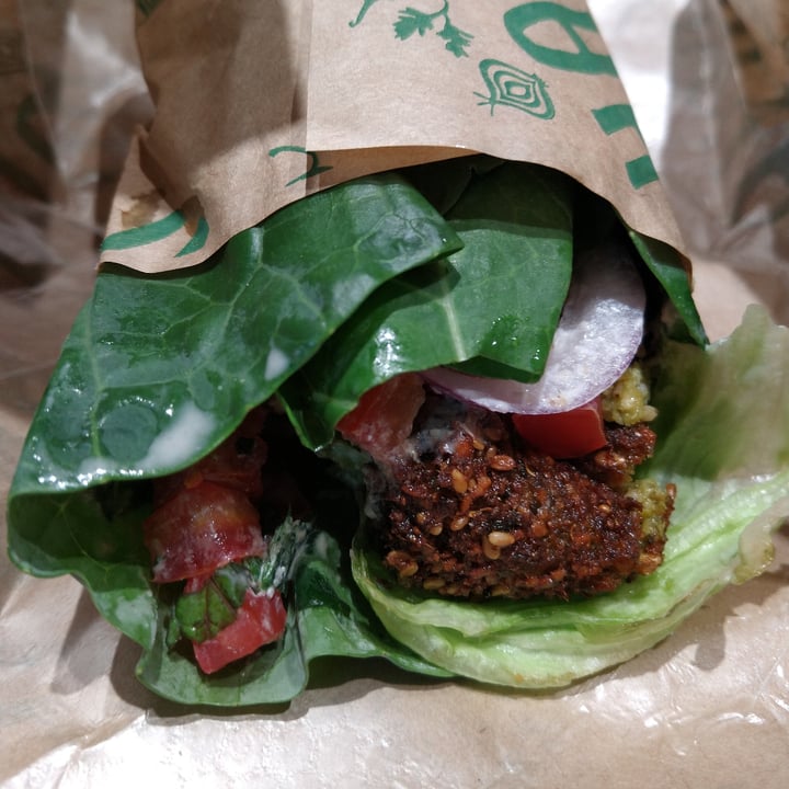 photo of Haya Falafel Wrap de falafel na couve shared by @marcelarmb on  16 May 2022 - review