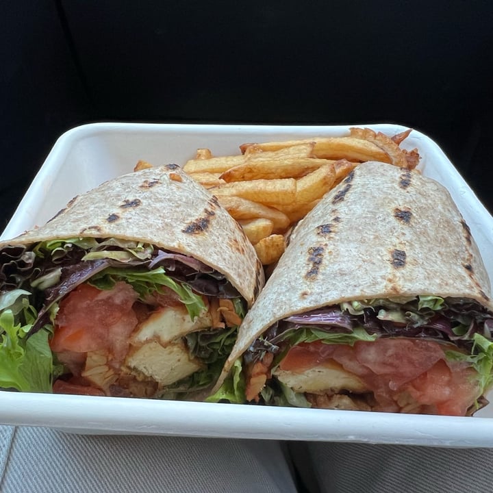 photo of Fresh on Bloor Clubhouse Wrap shared by @bpan01 on  10 Jan 2022 - review