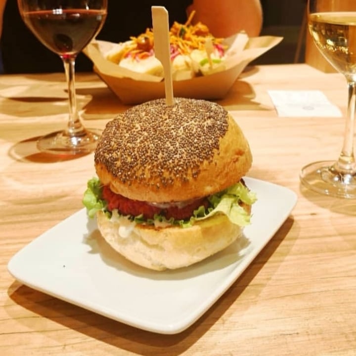 review photo of Mercado La Galiciana Hamburguesa vegana shared by @sarisloris on 03 May 2020 - review