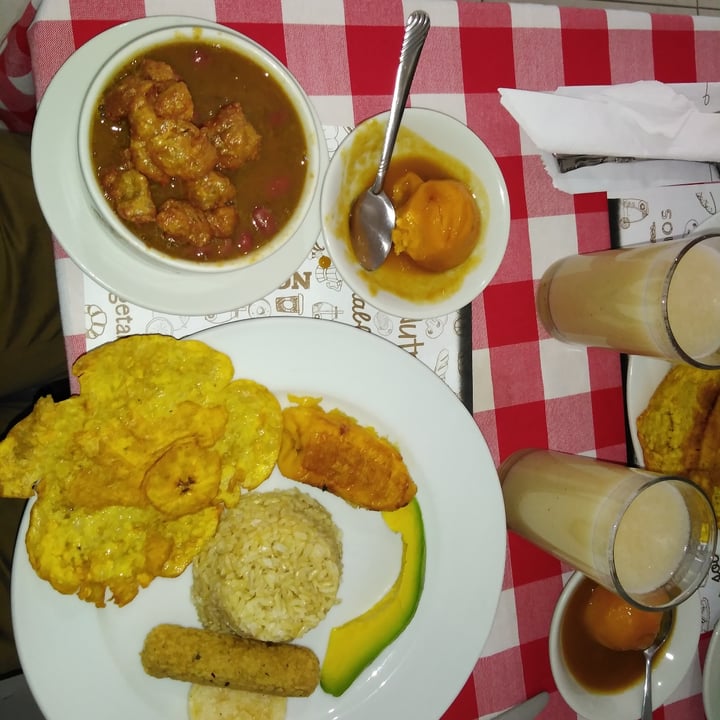 photo of Restaurant Ecotienda Fractals Bandeja Paisa shared by @diegomerchanm on  02 May 2021 - review