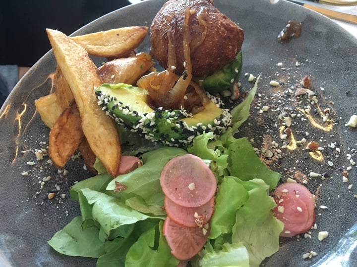 photo of The Avocado Company The Avo Burger shared by @caidadematerium on  01 Mar 2020 - review