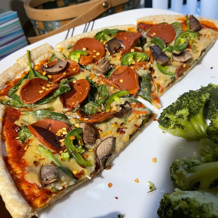 photo of Yves Veggie Cuisine Veggie Pepperoni shared by @ellesegarcia on  06 Jun 2022 - review