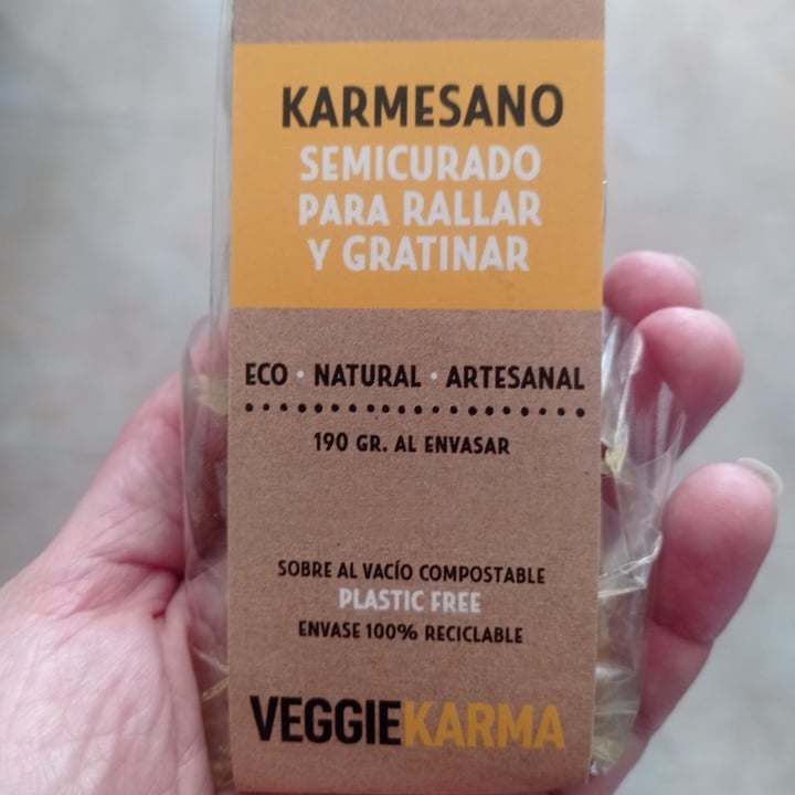 photo of Veggie Karma Cuña Karmesan para Rallar y Gratinar shared by @veggielauher on  02 May 2022 - review
