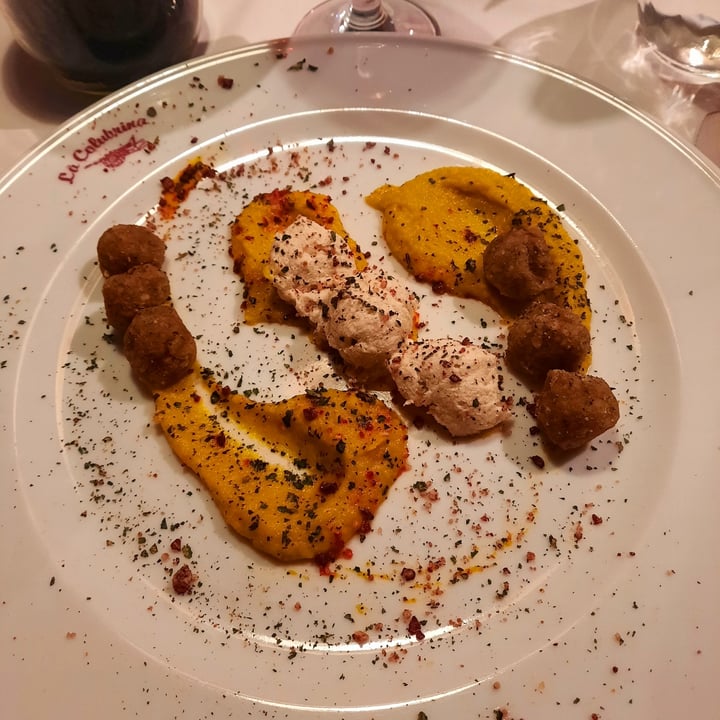 photo of La Colubrina Bocconcini di cavolfiore su crema di zucca e anacardi accompagnata da cashewrella shared by @beab on  14 Nov 2022 - review