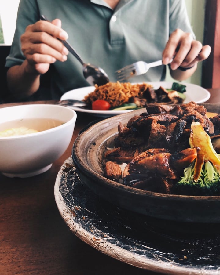 photo of Vegetarian Villas Hong Kong Claypot Rice shared by @consciouscookieee on  06 May 2019 - review