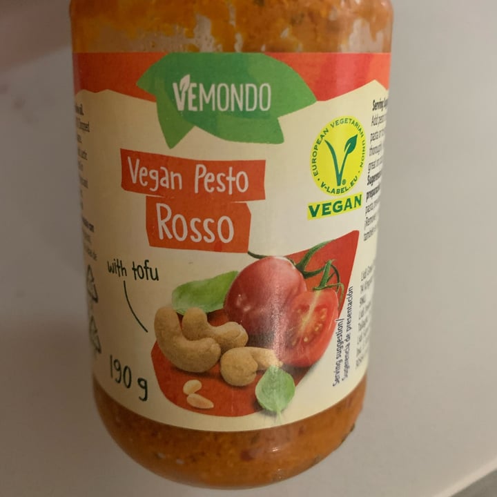 photo of Vemondo  Vegan pesto Rosso shared by @smuz90 on  26 Aug 2022 - review