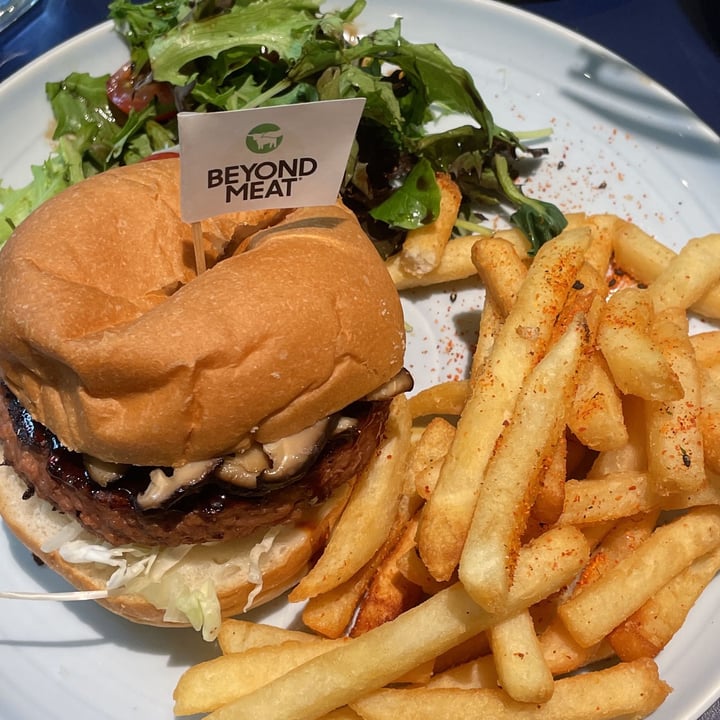photo of Green Common Singapore Beyond Burger Black shared by @janelleabigail on  26 Feb 2022 - review