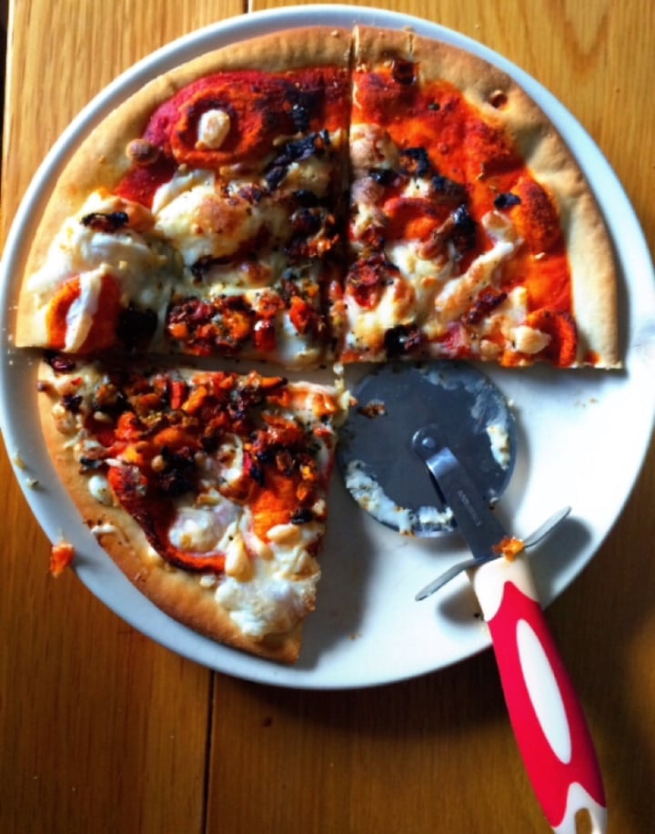 photo of Morrisons Morrisons V Taste Diced Tomato & Dried Basil Margherita Pizza shared by @avocatoreviews on  18 Jul 2019 - review