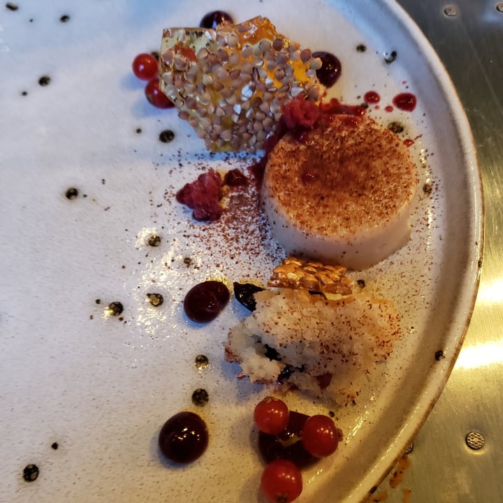 photo of hypha Seasonal tasting menu shared by @bobbingaloolee on  19 Aug 2021 - review