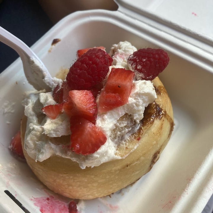 photo of Cinnaholic Victoria Build Your Own Bun shared by @miranda24680 on  20 Jul 2022 - review