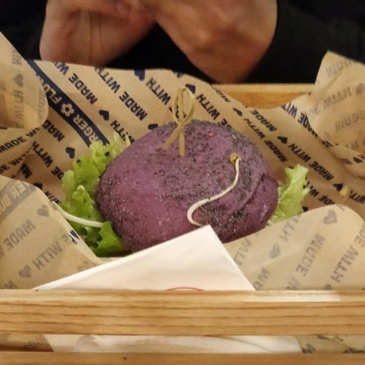 photo of Flower Burger Cheesy Cecio shared by @marinanicolaev on  30 Nov 2021 - review
