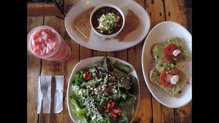photo of Cafe Mono Congo House Salad, Blackbean Chili, Avocado Toast shared by @thetropicalwanderer on  26 Jan 2020 - review