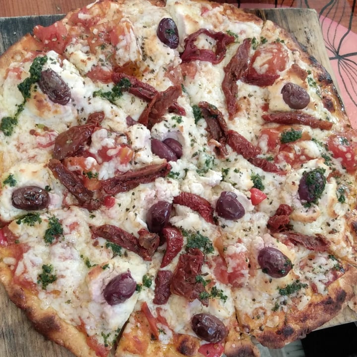 photo of Layla Vegan Pizza Pizza mediterranea shared by @davidsardineta on  14 Dec 2022 - review