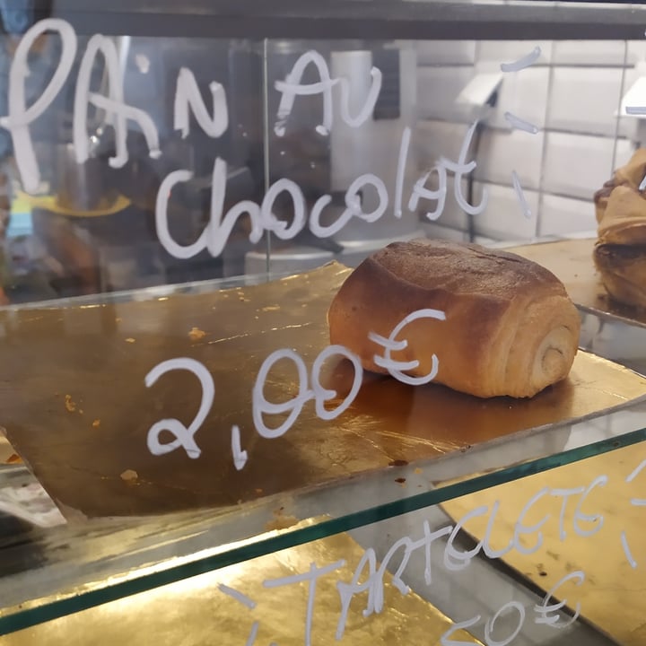 photo of Odete Bakery - padaria artesanal & pastelaria vegan Pain au Chocolat shared by @rominaguch on  15 Sep 2022 - review
