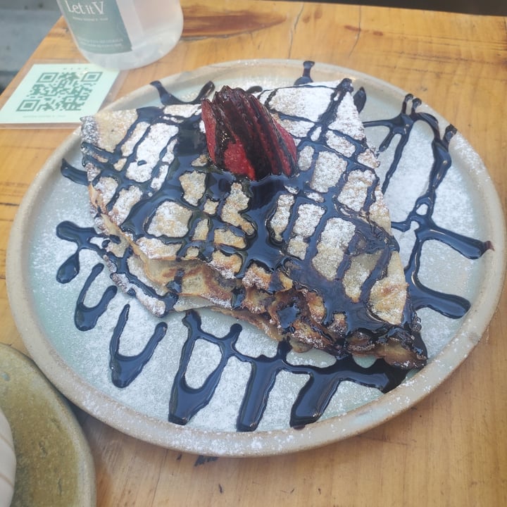 photo of Let it V - Vegan Sushi Pancake de ddl y frutillas shared by @manucerolini1 on  02 Oct 2021 - review