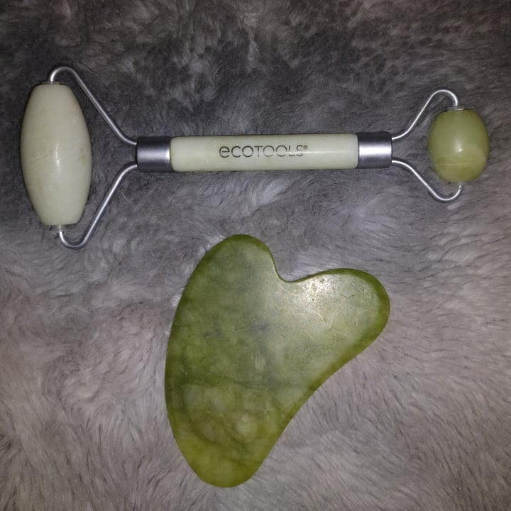 photo of EcoTools Jade stone roller shared by @alyssaa on  02 Jun 2022 - review