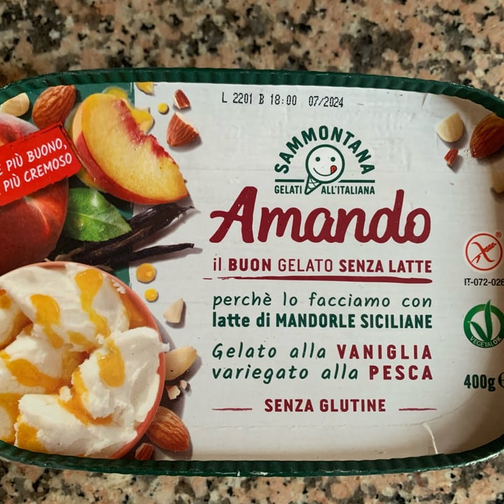 photo of Amando Gelato alla vaniglia e pesca shared by @glooo on  23 Sep 2022 - review