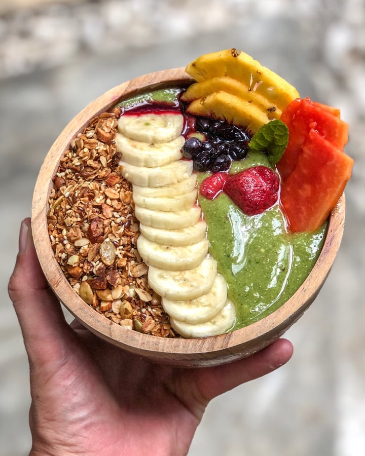 photo of NOMAD Cafe Boutique Vegan smoothie bowl shared by @beneatsseeds on  30 Apr 2019 - review