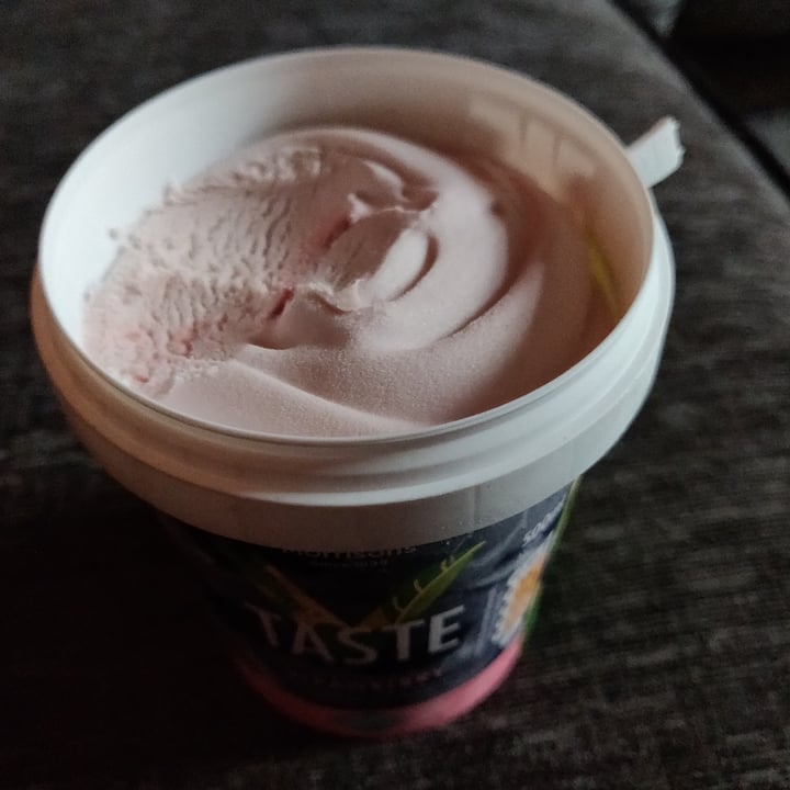 photo of Morrisons V Taste Strawberry Ice Cream shared by @pointsofellie on  14 Aug 2020 - review