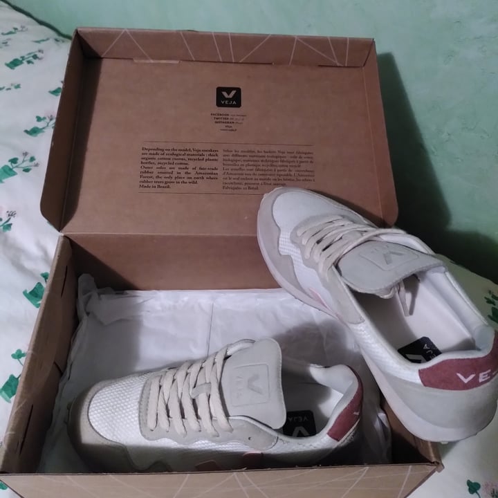photo of Veja Baskets Veganes Veja À Crampon shared by @phanieb44 on  11 Mar 2021 - review