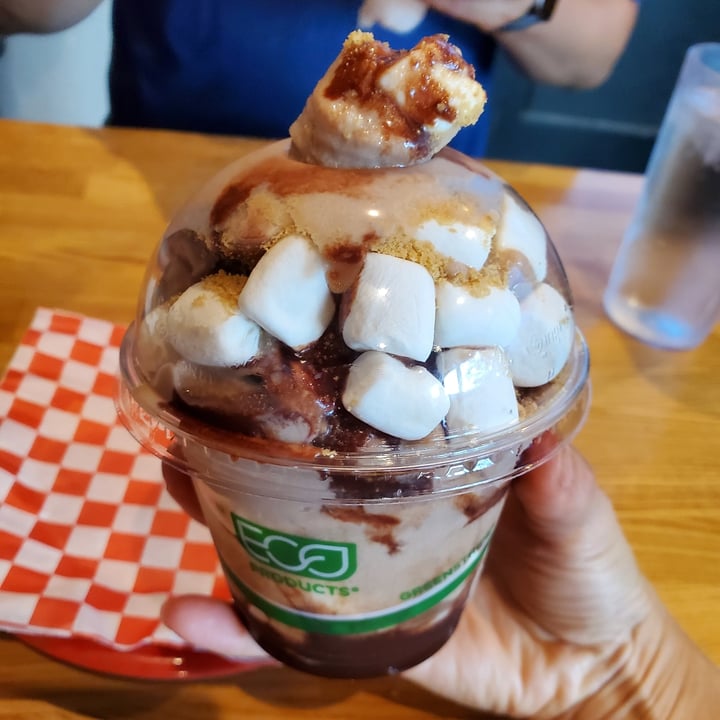 review photo of Munchies Diner Vcflurry shared by @lehnehsu on 21 Aug 2021 - review