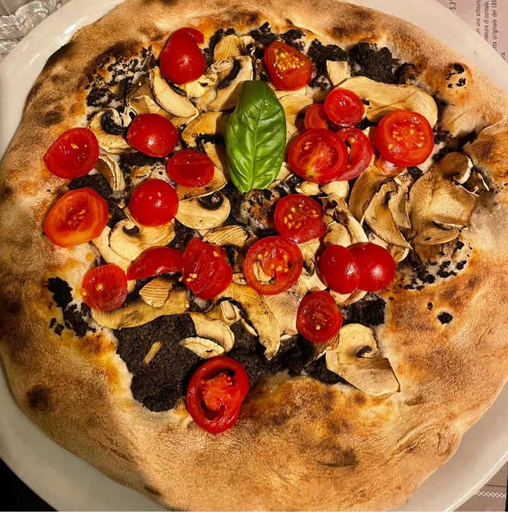 review photo of Pizzeria Birreria Dabbe Pizza con pomodorini, champignon e salsa al tartufo shared by @martibell on 29 Sep 2022 - review