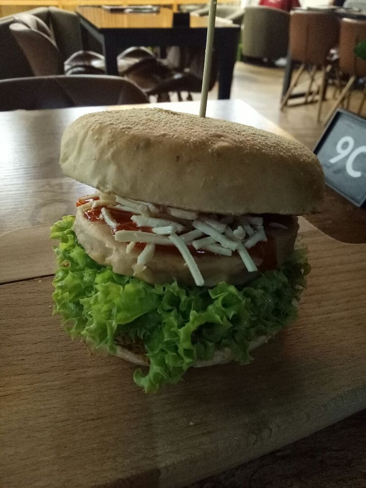 review photo of nomVnom Bistro Turkey's Delight Burger shared by @huiyixd on 01 Apr 2019 - review