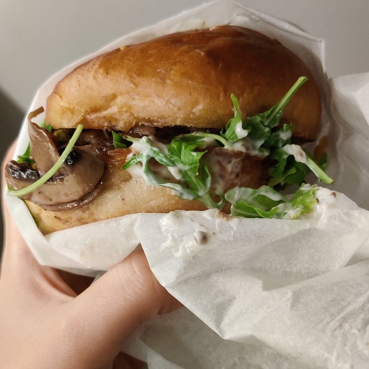 photo of Privé Paragon Plant-Based Truffled Mushroom Swiss Burger shared by @mansiv on  25 Dec 2020 - review
