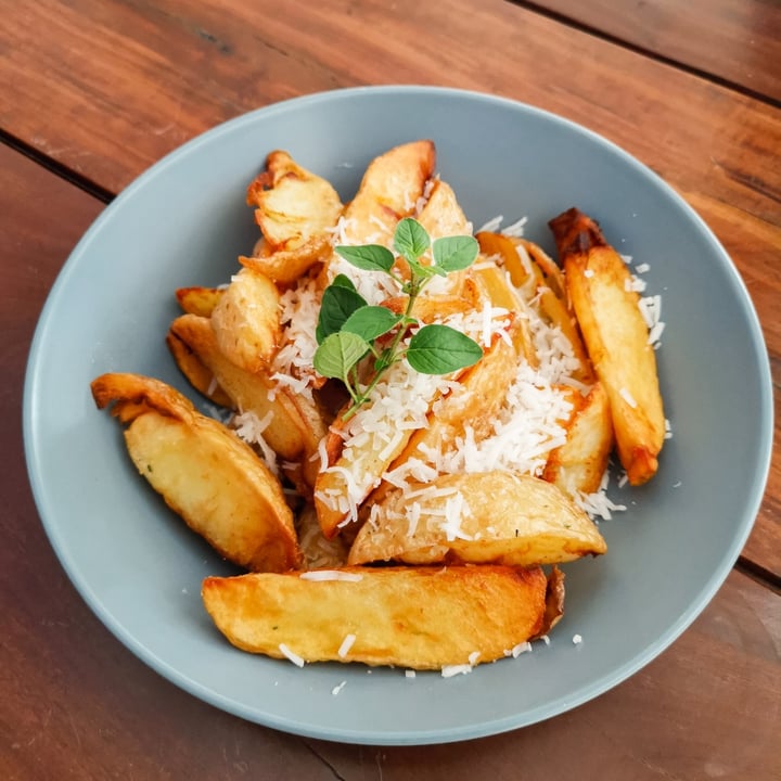 review photo of Cleavy's Vegan & Vegetarian Eatery Potato Chips shared by @itsveganjoburg on 20 Feb 2022 - review
