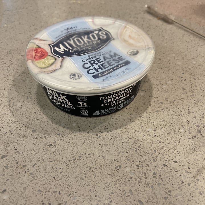 photo of Miyoko's Creamery Cashew Milk Cream Cheese shared by @lovinflorida on  31 Aug 2021 - review