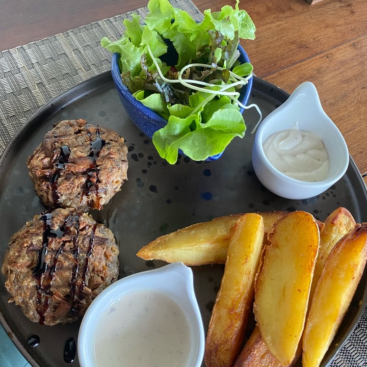 photo of Goodsouls Kitchen Mushroom steak shared by @plantsfeelthough on  25 Sep 2022 - review